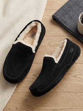 UGG Men's Ascot Suede Slippers Black Moccasin NWOB Size 12